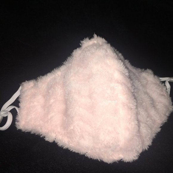 Reusable / Washable Sculpted Mask Faux Fur Pink - Picture 2 of 9